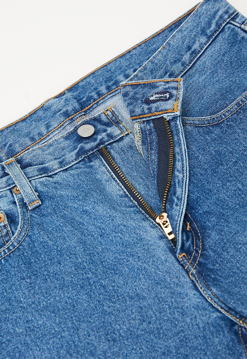 Levi's 405 Standard Short - Medium Score Short A69570024