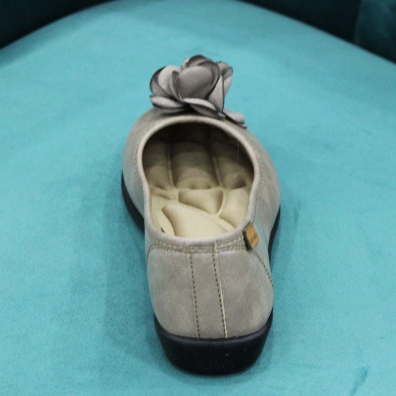Pierre Cardin LADIES SHOES Pierre Cardin Paloma Flower Ladies Pumps Stone