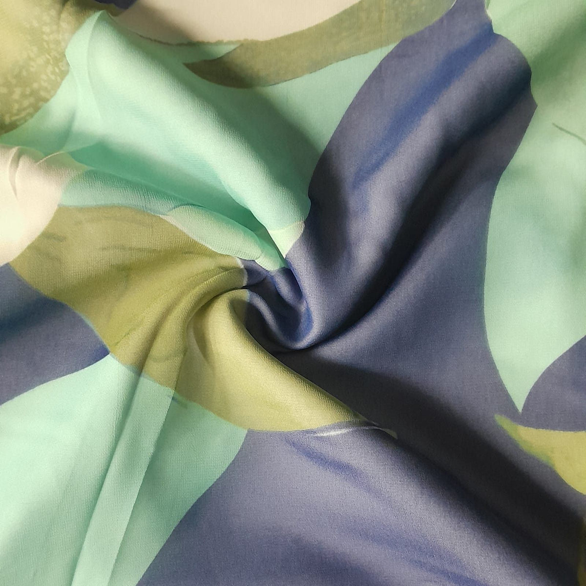 PRINTED CHIFFON Fabric Royal Digital Printed Floral Chiffon Fabric 150 cm