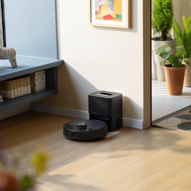 Roborock Q7 TF+ Auto-Empty Smart Robot Vacuum Black.