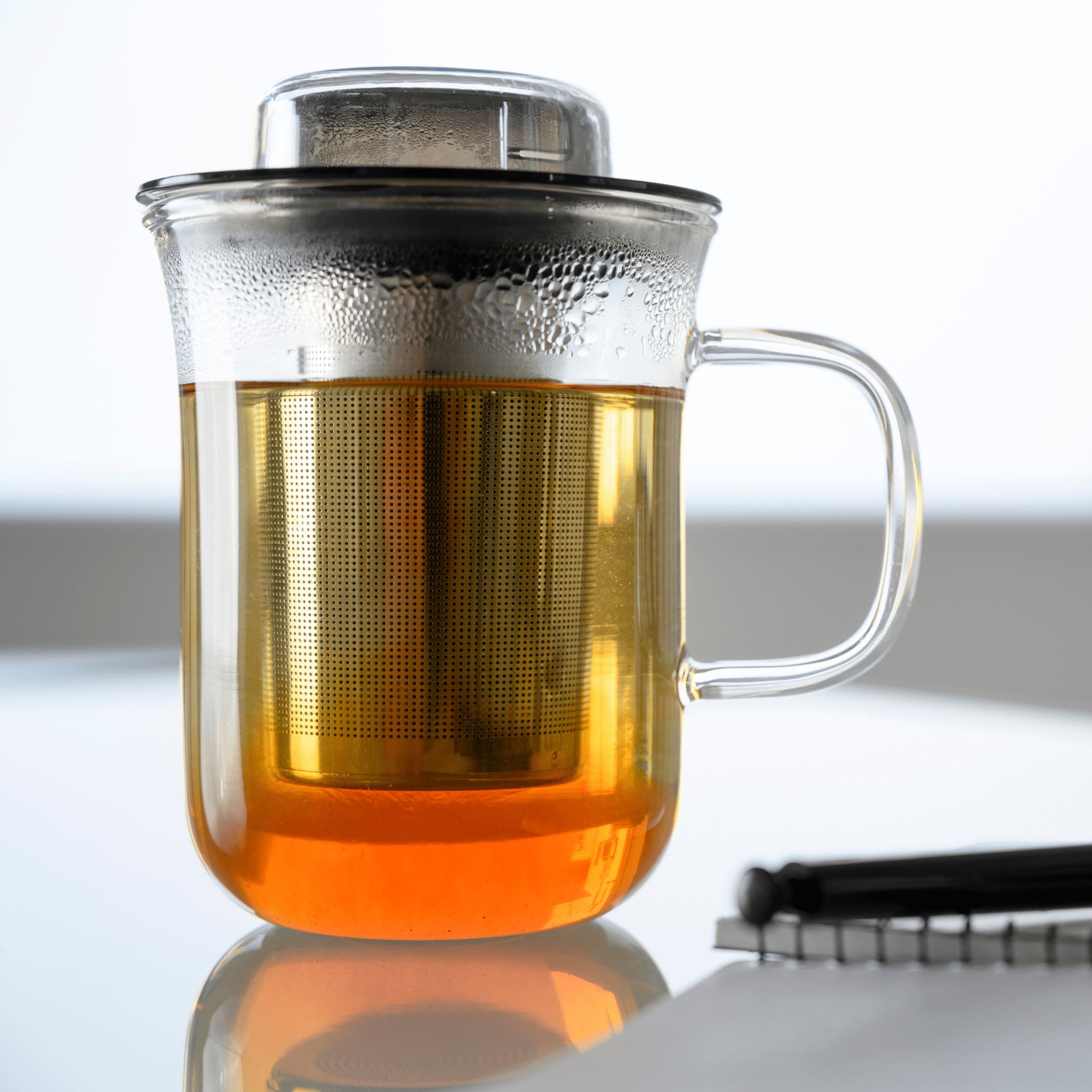 QDO Double-wall glass QDO Me Tea Cup Black with infuser 5676509TB (7287347511385)