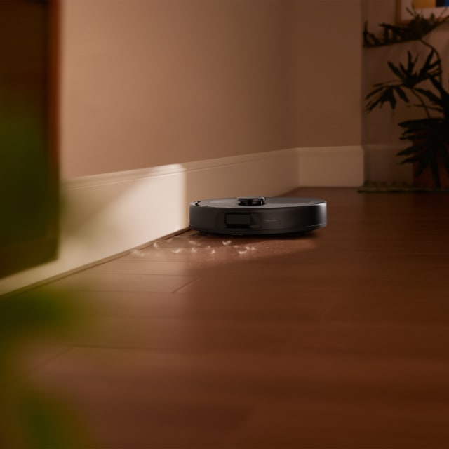 Roborock QR 798 Smart Clean Robot Vacuum & Mop Black.