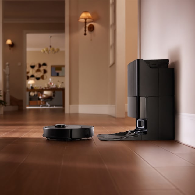 Roborock QR 798 Smart Clean Robot Vacuum & Mop Black.