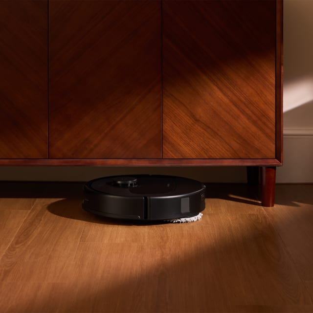 Roborock QR 798 Smart Clean Robot Vacuum & Mop Black.
