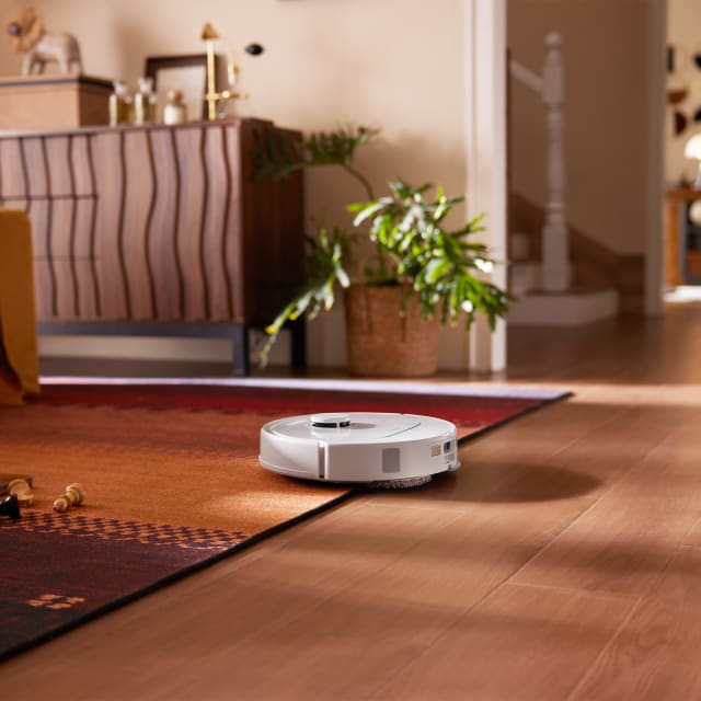 Roborock QR 798 Smart Clean Robot Vacuum & Mop White.