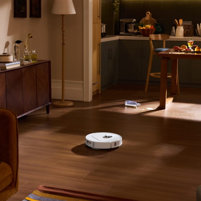Roborock QR 798 Smart Clean Robot Vacuum & Mop White.