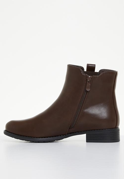 Butterfly Feet Huda 10 ankle boot - Chocolate.