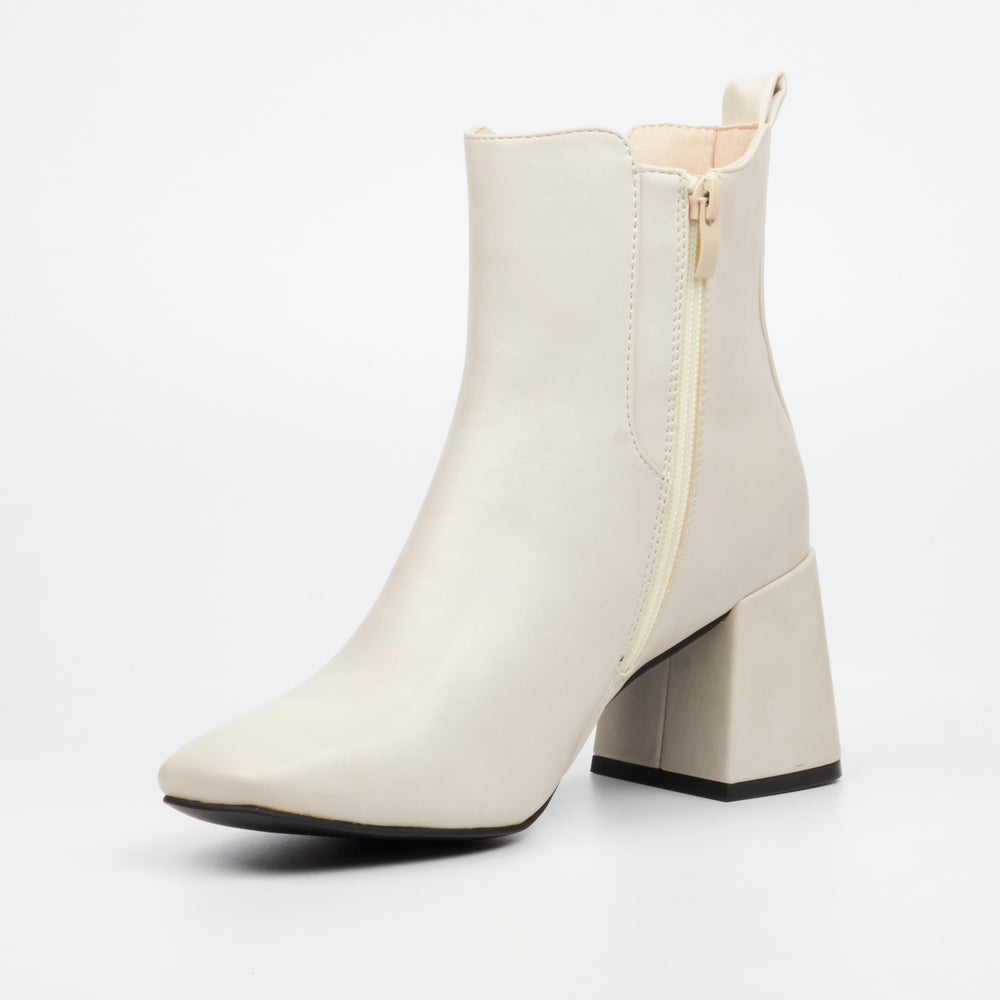 Butterfly Feet Shardea 1 Ladies Ankle Boot - Ivory.