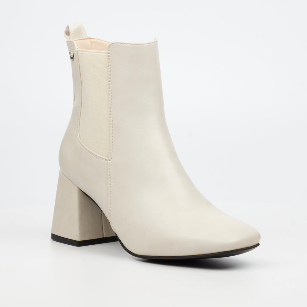 Butterfly Feet Shardea 1 Ladies Ankle Boot - Ivory.