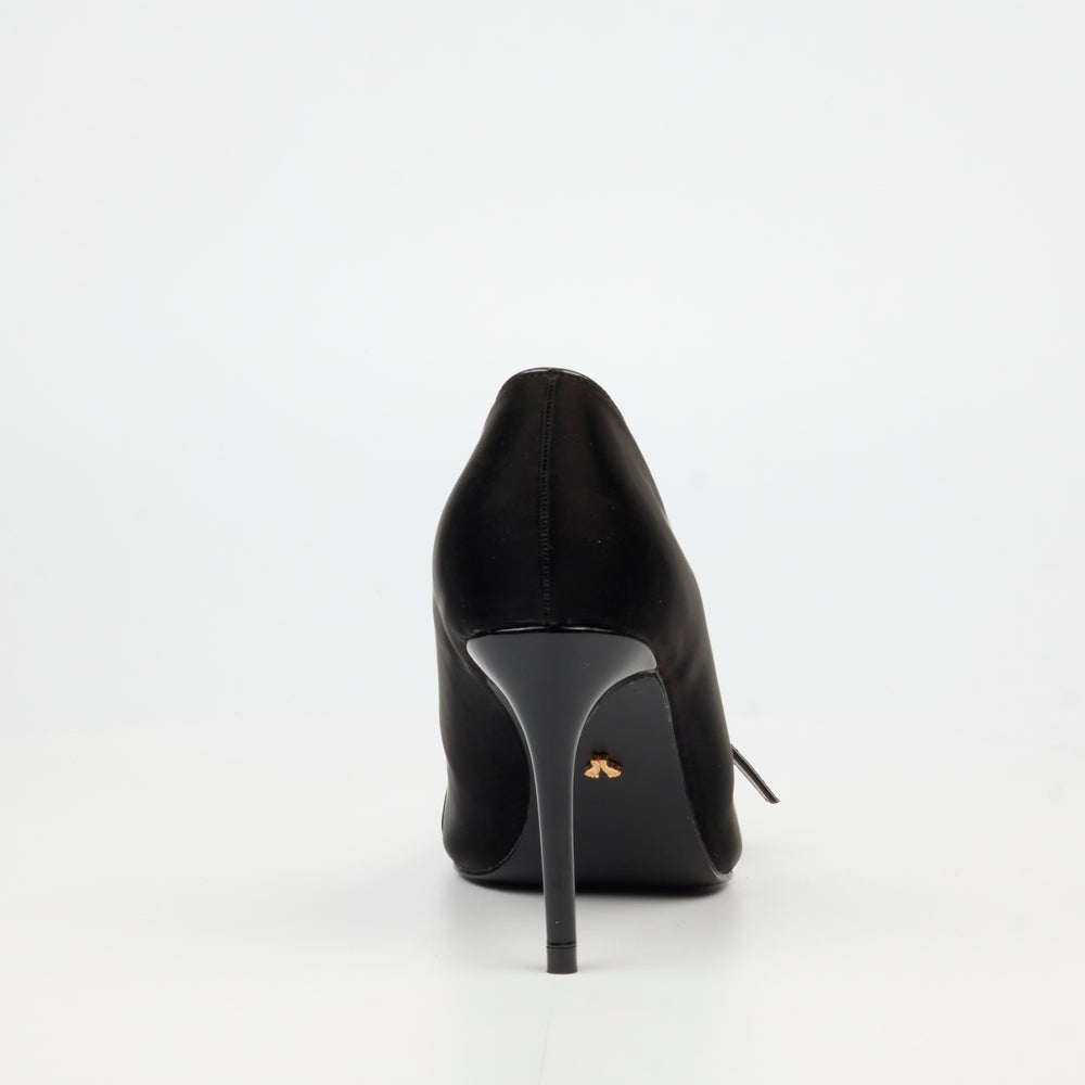 Butterfly Feet Vernice 1 Court Heel - Black.
