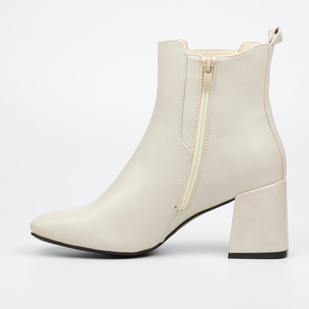 Butterfly Feet Shardea 1 Ladies Ankle Boot - Ivory.
