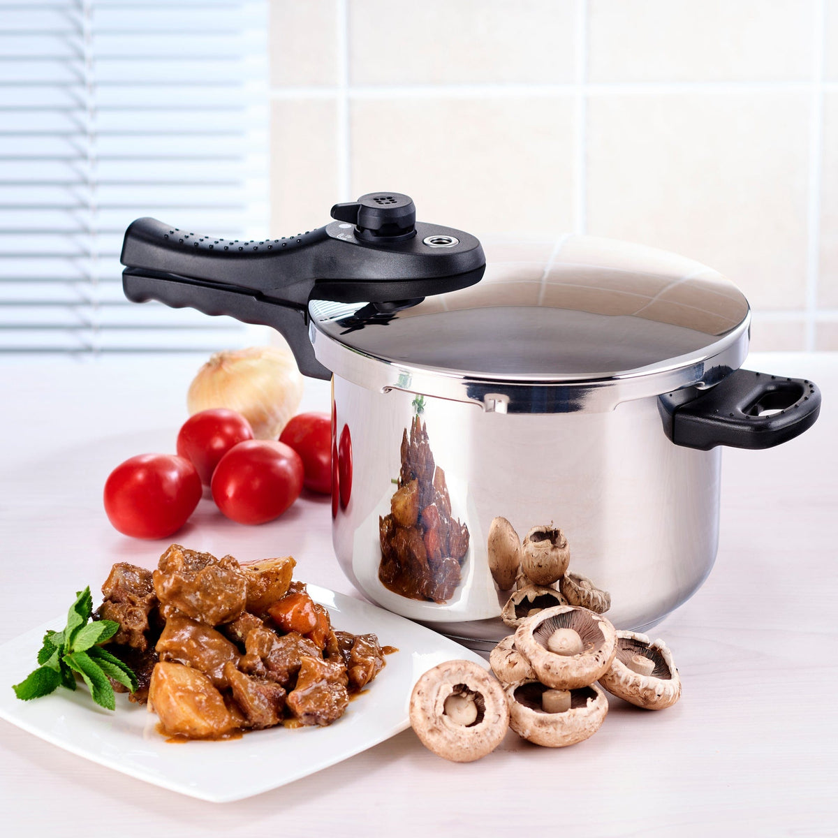 Russell Hobbs Pressure Cookers Russell Hobbs Pressure Cooker 6 Litre RHPC06
