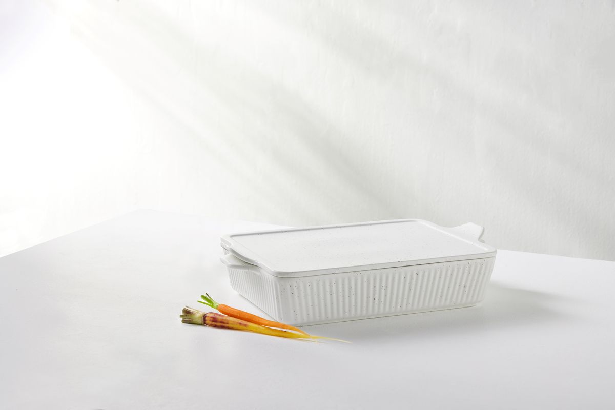 Maxwell & Williams Speckle Rectangular Baker With Tray 33x23cm Cream IA0328