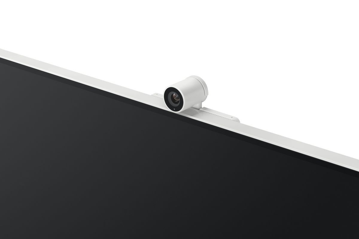 Samsung 32' 4K UHD Smart Monitor with Streaming and Slim Camera LS32DM801UAXXA.