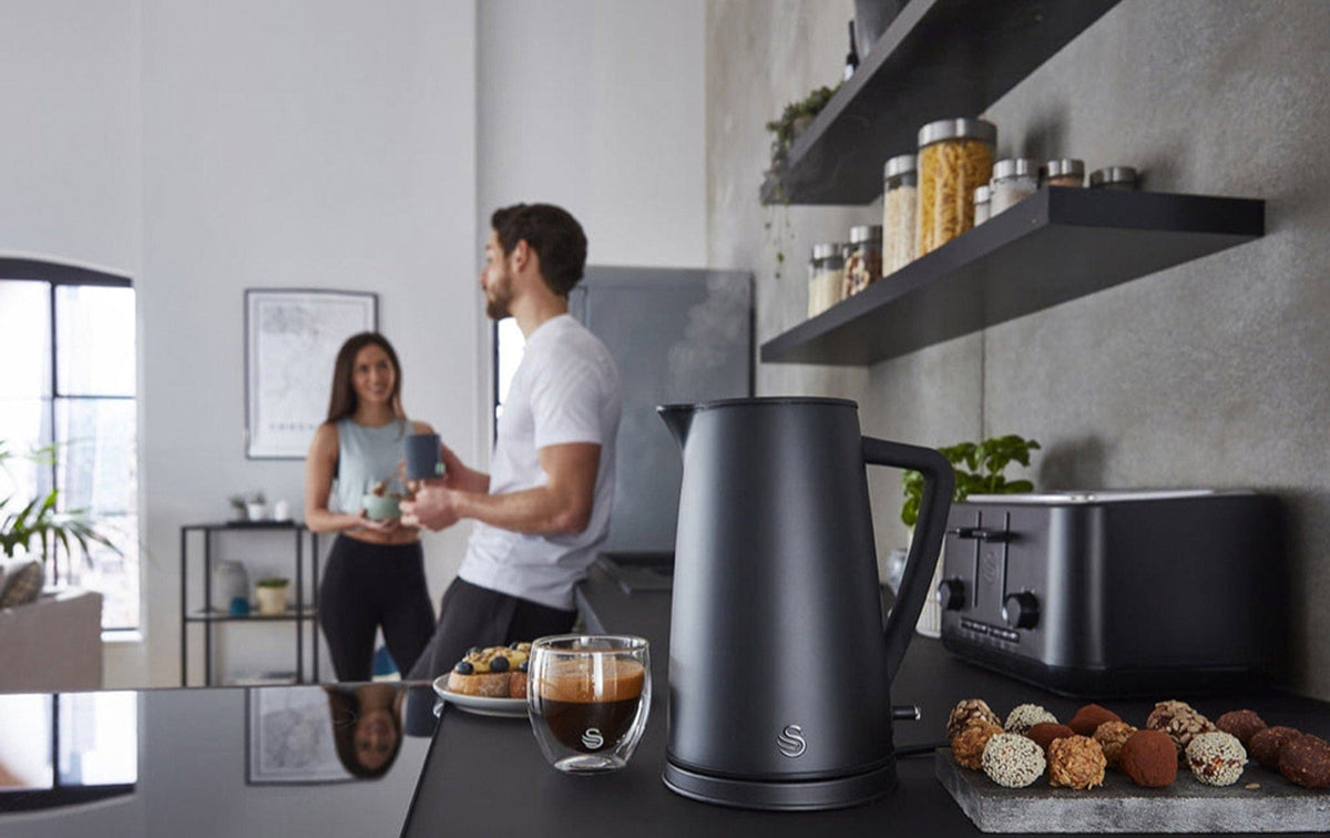 Swan KETTLE Swan Stealth 1,7 Litre Cordless Kettle Black SNK9G (7569017405529)