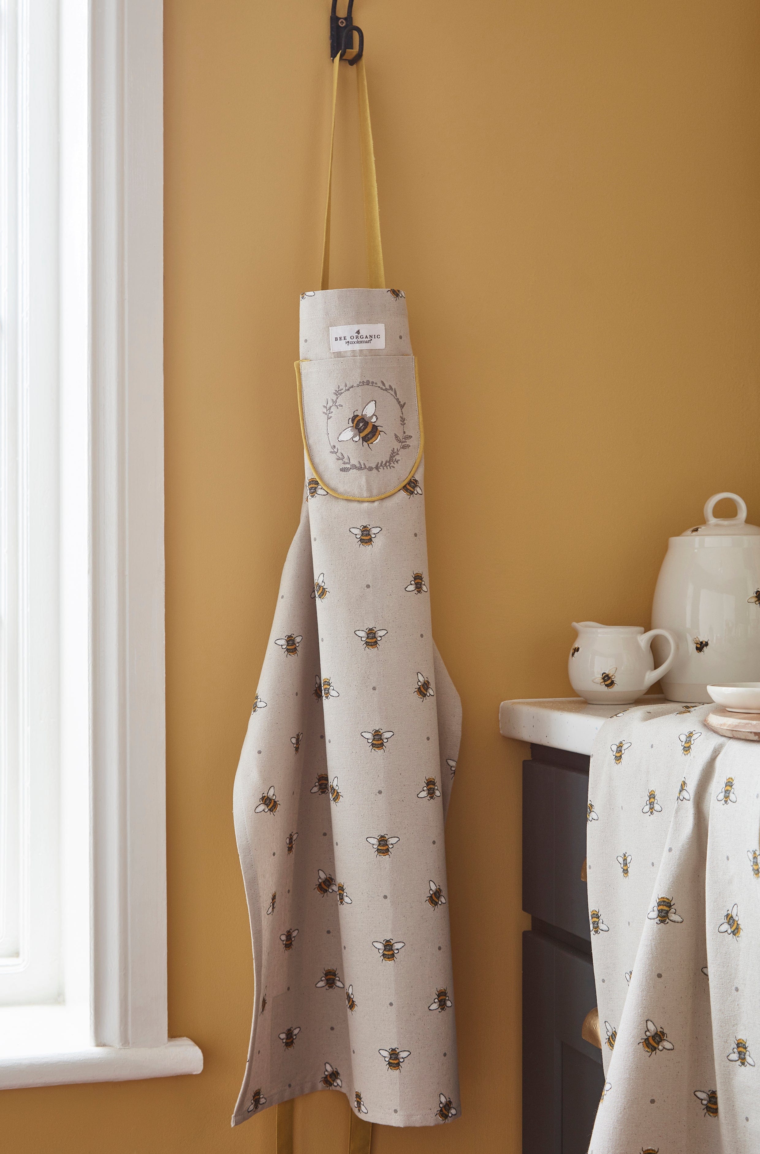Cooksmart Teapot Cooksmart Bumble Bee Apron CS1755 (7175100366937)