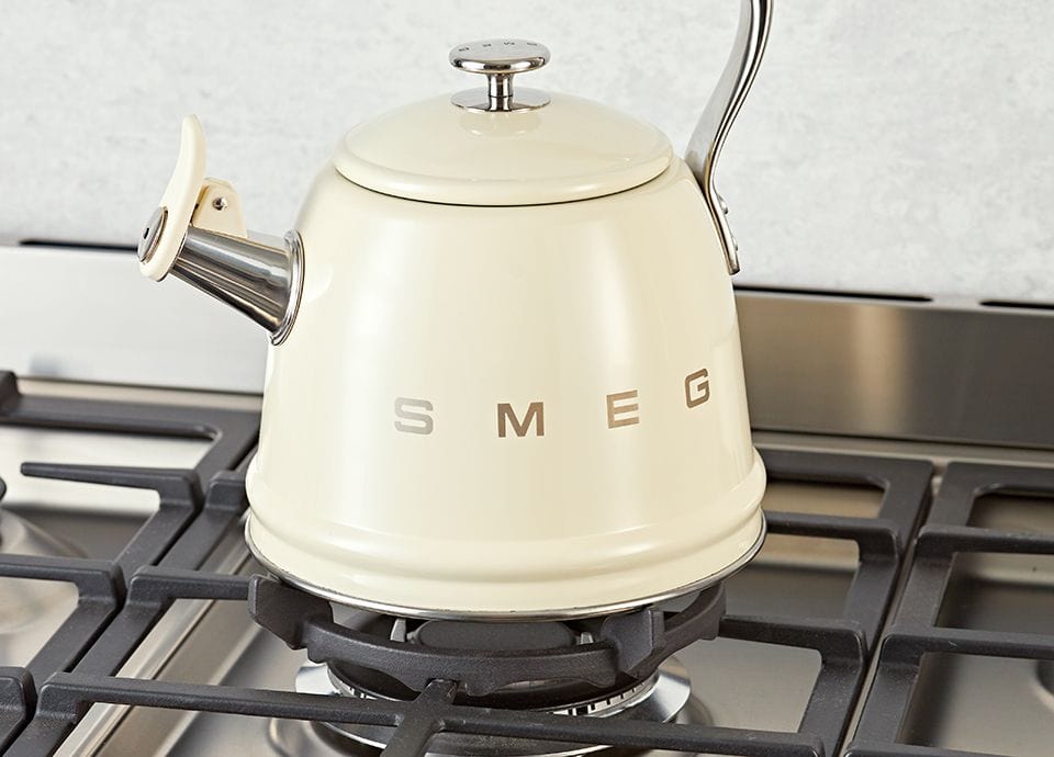 smeg KETTLE Smeg Whistling Kettle, 2.3 Litre Cream CKLW2001CR (7248160620633)
