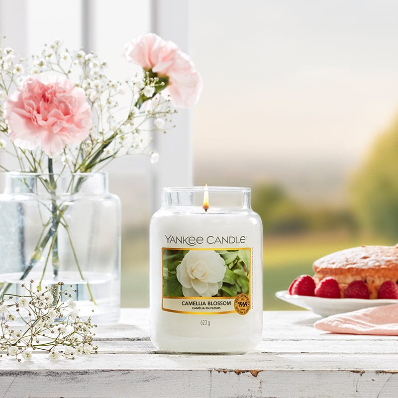 Yankee Candle Candle Yankee Candle Medium Jar Camellia Blossom 411g (6901660811353)